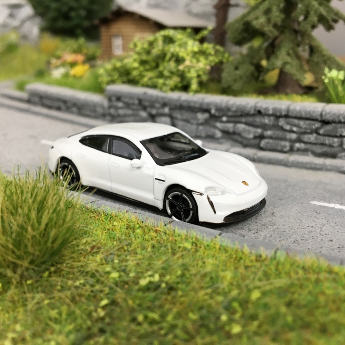 Porsche Taycan Turbo S -HO 1/87-SCHUCO 452655800