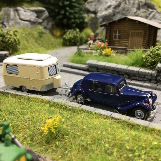 Citroën Traction 11 B 1952 + Caravane Eriba-HO 1/87-SAI 6108