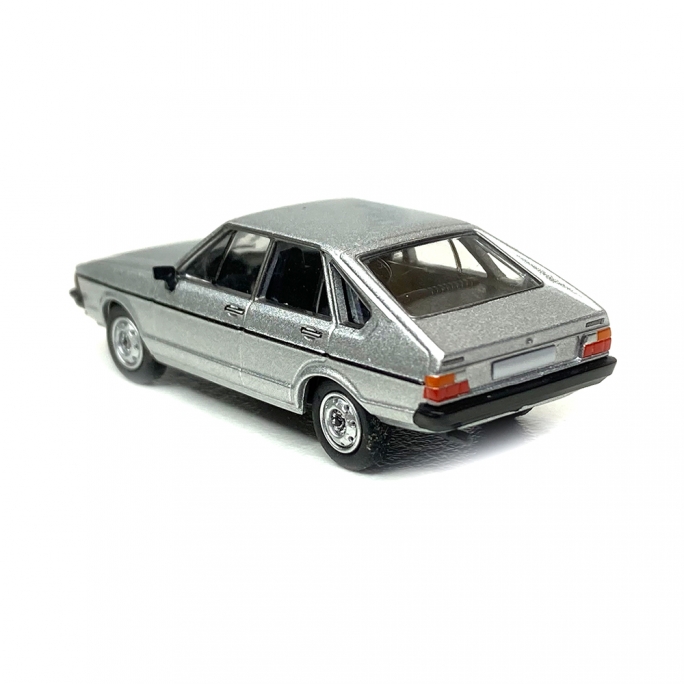 Volkswagen Passat B1 gris métallisé  -HO 1/87-PCX870251