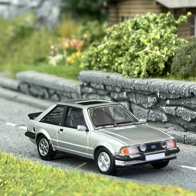 Ford ESCORT XR3, Argent - PCX870090 - HO 1/87