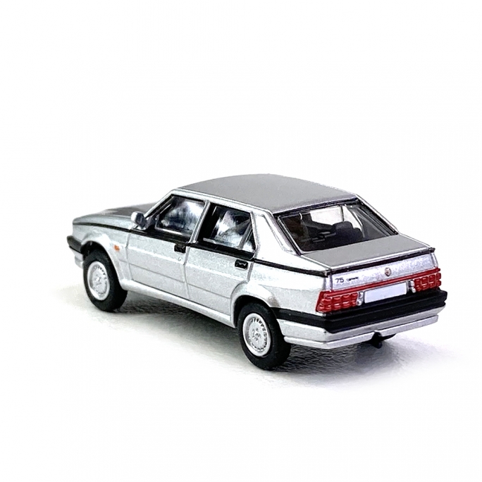 Alfa Romeo 75, Argent - PCX870053 - HO 1/87