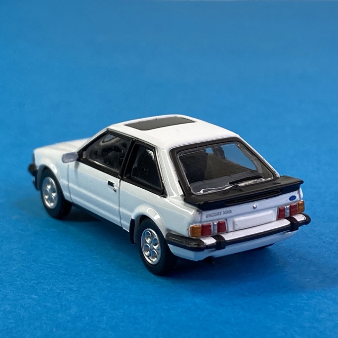 Ford ESCORT XR3, Blanche - PCX870091 - HO 1/87