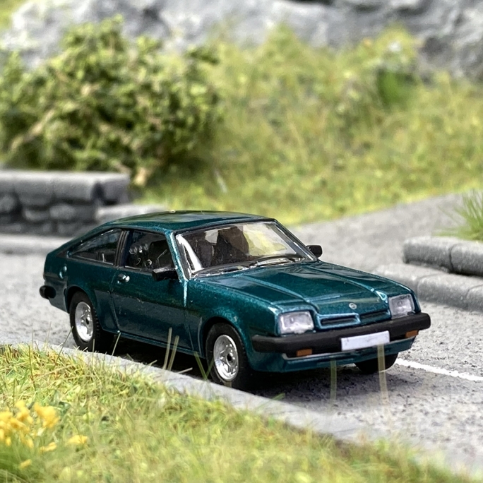 Opel Manta B CC, Vert Métal - PCX870102 - HO 1/87