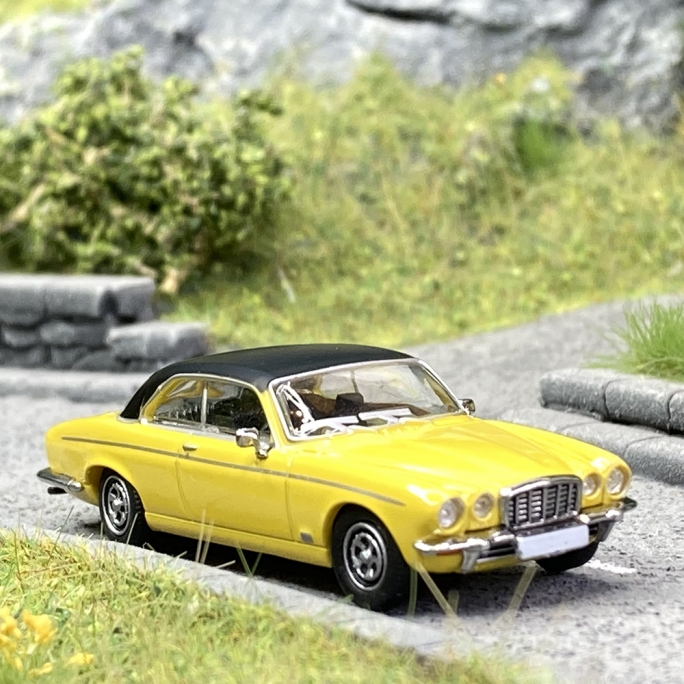 Jaguar XJ-C, Jaune / Noir Mat - PCX870167 - HO 1/87