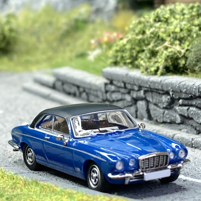 Jaguar XJ-C, Bleu / Noir Mat - PCX870166 - HO 1/87