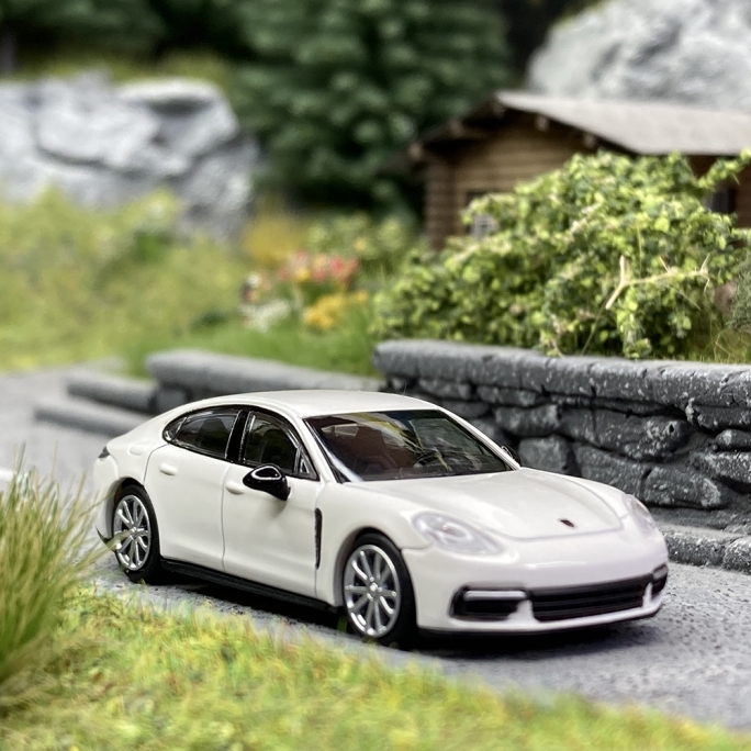 Porsche Panamera 4S 2015 Blanche - MINICHAMPS 870 067102 - HO 1/87