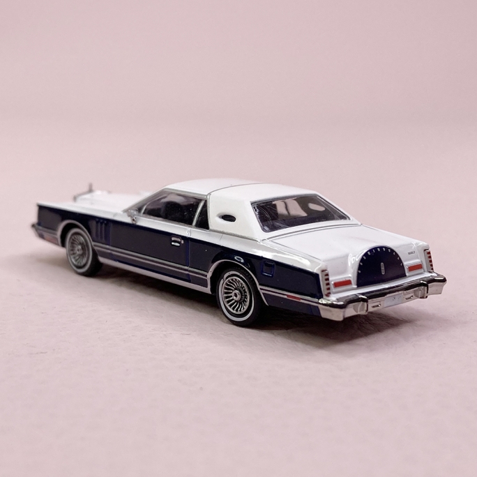 Lincoln Continental Mark V, Blanc et Bleu Foncé - PCX870355 - HO 1/87