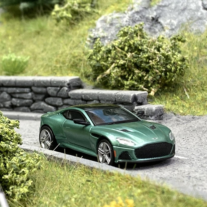 Aston Martin DBS Superleggera Vert Amande Métallisé - PCX870213 - HO 1/87