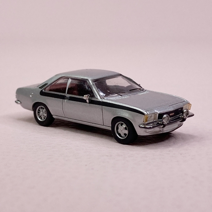 Opel Commodore B coupé Argent / Noir - PCX870345 - HO 1/87