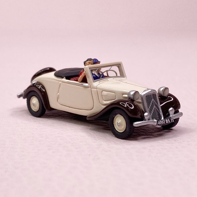 Citroën Traction Avant Cabriolet, avec personnages - SAI 1604 - HO 1/87