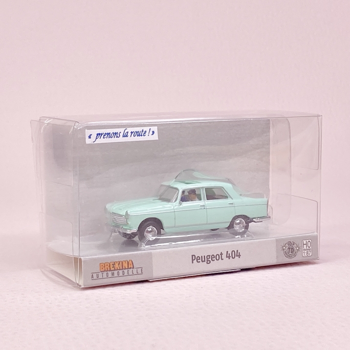 Peugeot 404 Toit ouvrant, avec personnages - BREKINA / SAI 1629 - HO 1/87