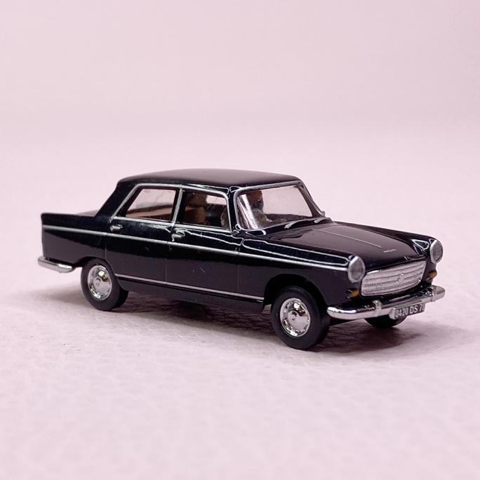 Peugeot 404, avec personnage - BREKINA / SAI 1628 - HO 1/87