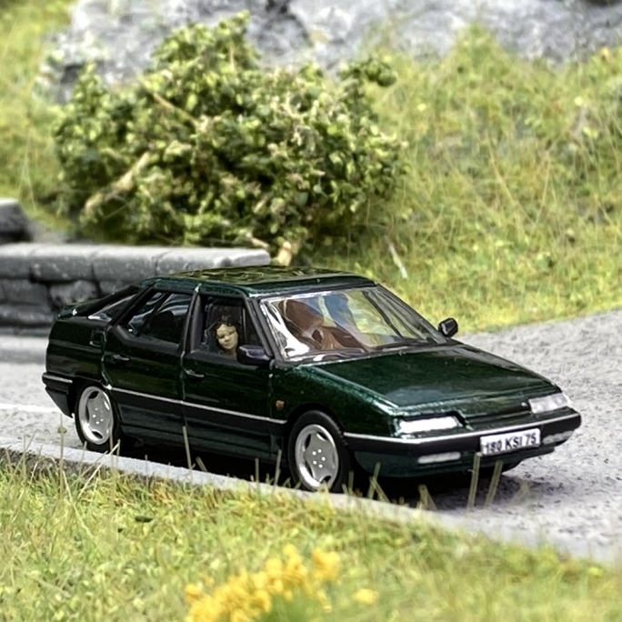 Citroën XM, avec personnage - PCX870128 / SAI 1607 - HO 1/87