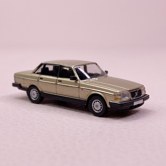 Volvo 240 Champagne - PCX870417 - HO 1/87