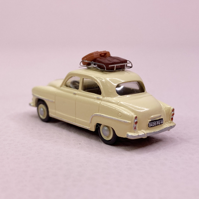 Simca Aronde 1957, jaune paille, galerie et valises - SAI 1740 - HO 1/87