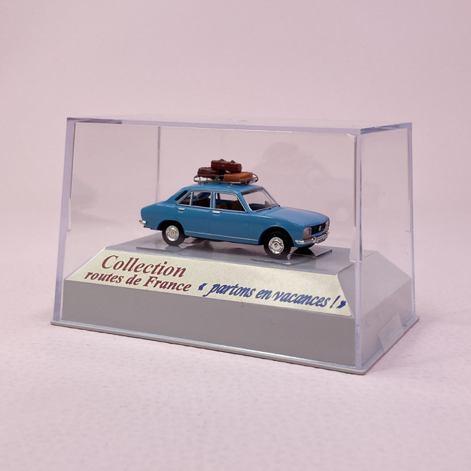 Peugeot 504 bleu canard, galerie et valises - SAI 1821 - HO 1/87