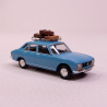 Peugeot 504 bleu canard, galerie et valises - SAI 1821 - HO 1/87