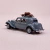 Citroën Traction 11B 1952 gris bruyère, personnages, galerie et valises - SAI 1813 - HO 1/87