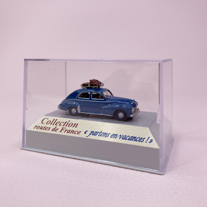 Peugeot 203 bleu azur, galerie et valises - SAI 1720 - HO 1/87