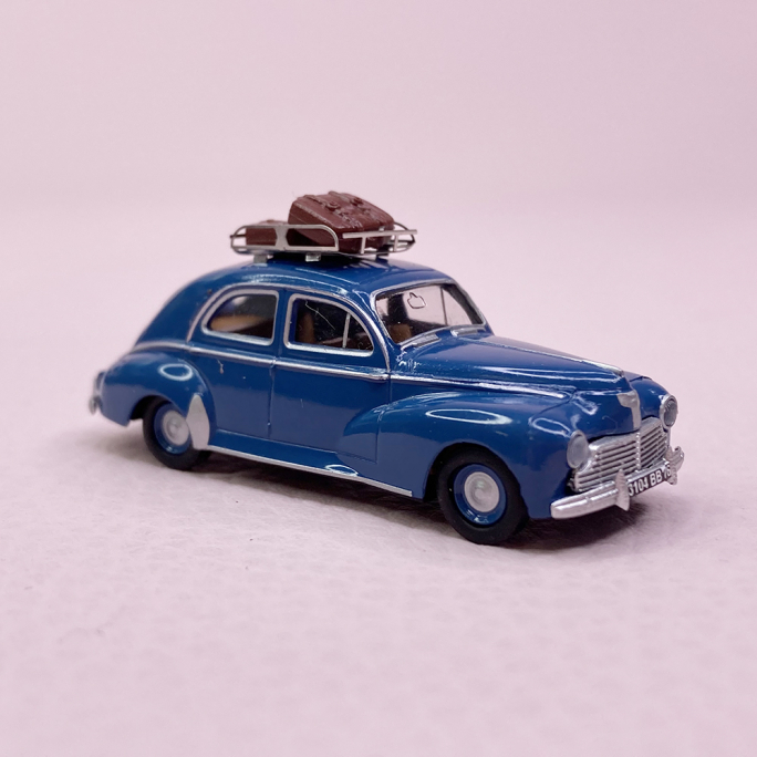 Peugeot 203 bleu azur, galerie et valises - SAI 1720 - HO 1/87