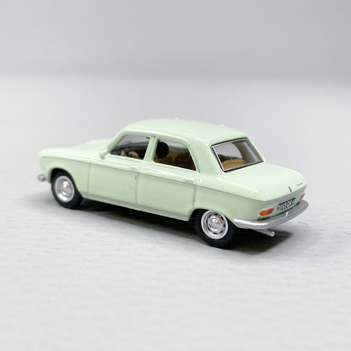 Peugeot 204 vert "eau vive" avec personnage - SAI 1624 - HO 1/87