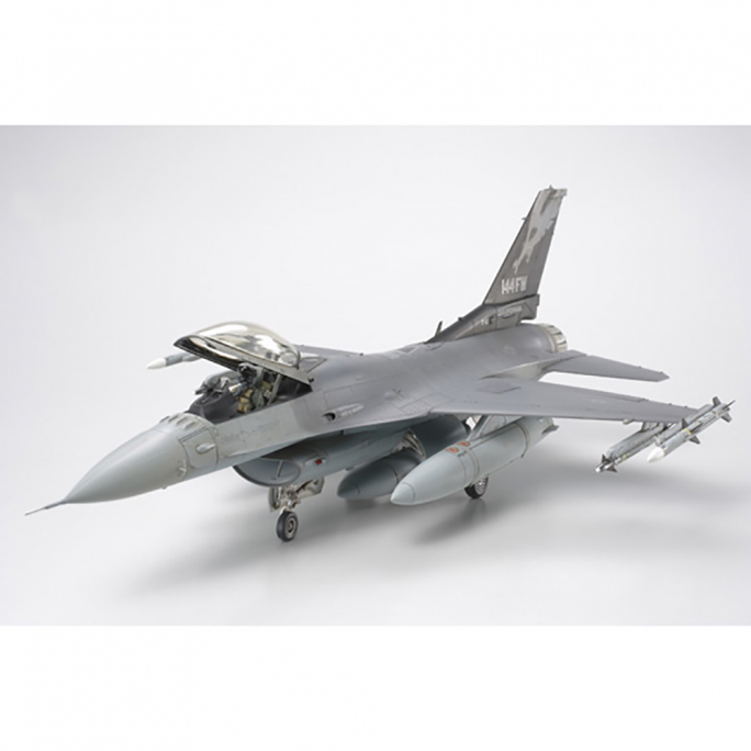 Avion F16C fighting Falcon  - 1/48 - TAMIYA 61101