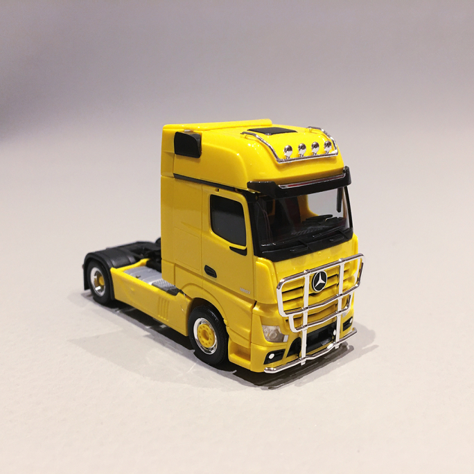 Mercedes Actros Gigaspace, Jaune - HERPA 311533004 - 1/87