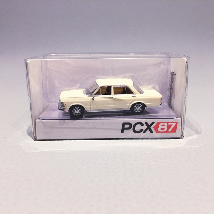 FIAT 130 Crème - PCX870639 - HO 1/87