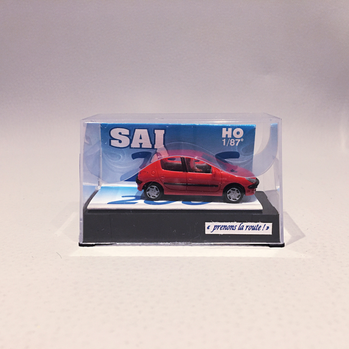 Peugeot 206 5p avec conducteur, Rouge - SAI 1632 - 1/87