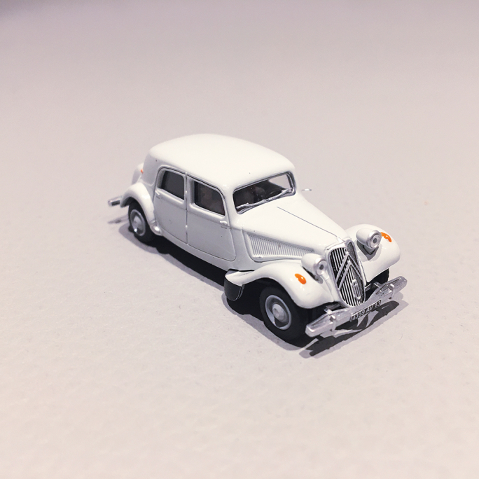 Citroën Traction 11A, 1952, avec personnages - SAI 1601 - 1/87