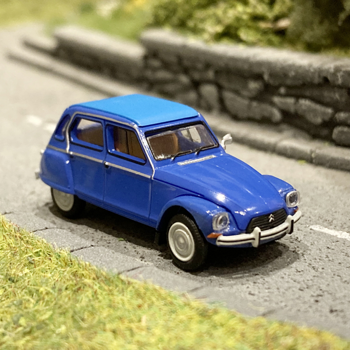 Citroën Dyane 6, capote fermée bleu myosotis - SAI / Brekina 7611 - 1/87