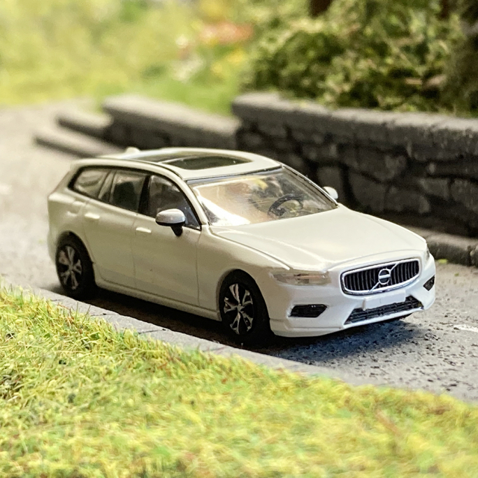 Volvo V60 "break", toit ouvrant panoramique, blanc métallisé - PCX 870395 - HO 1/87