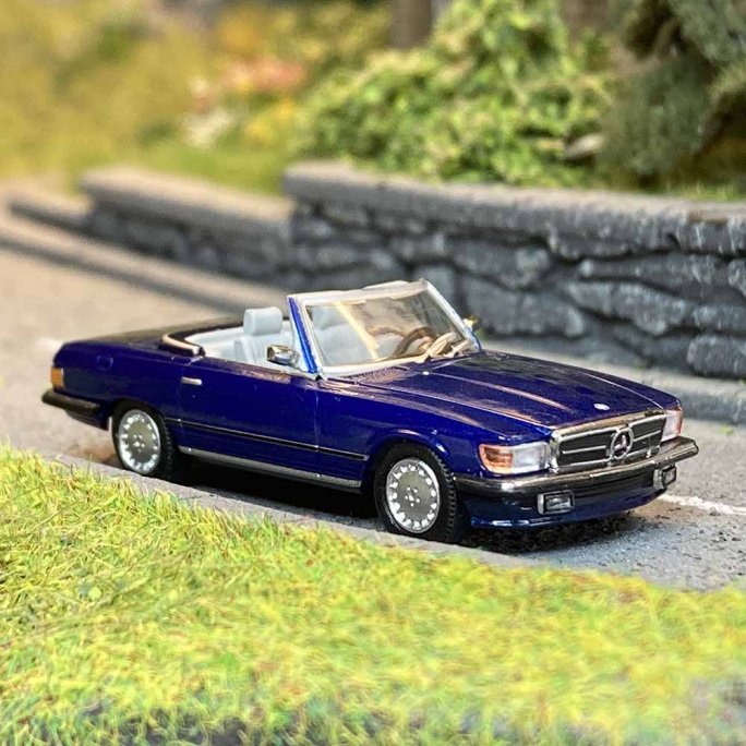 Mercedes SL (R107) cabriolet bleu noir métallisé, 1971 - PCX 870483 - HO 1/87