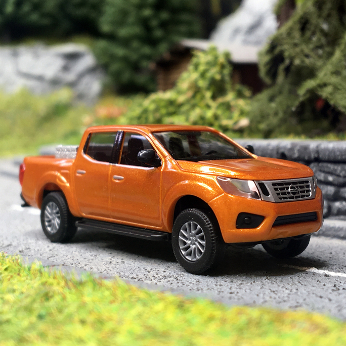 Nissan Navara 2015, Marron clair métallique - BUSCH 53720 - 1/87