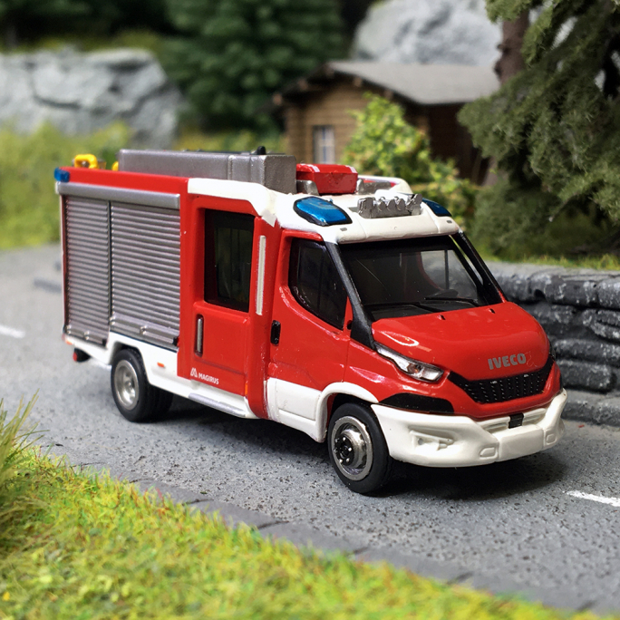 Iveco Magerius Daily MLF, Rouge & Blanc - PCX870544 - HO 1/87