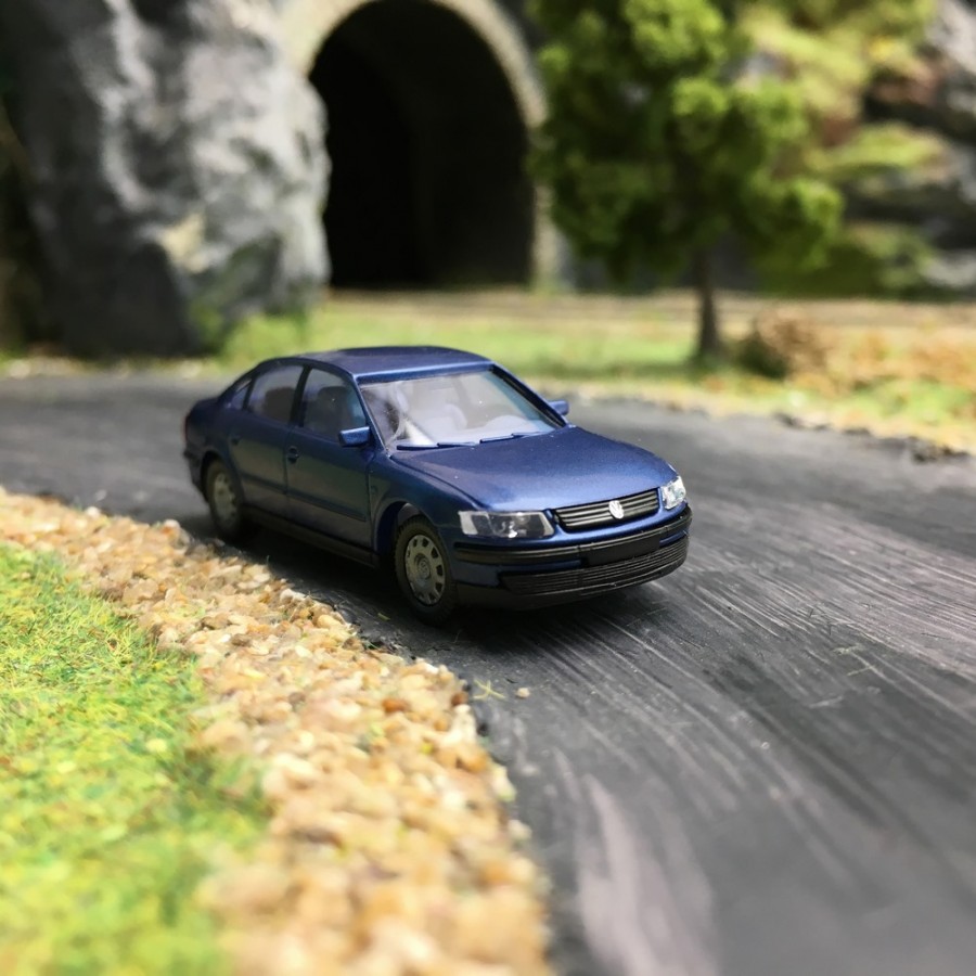 VolksWagen Passat Bleue Métallisée-HO-1/87-AWM 0759BM