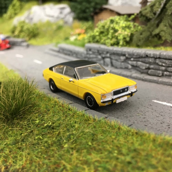 Ford Granada MK1 Coupé Jaune-HO 1/87-PCX87 0018