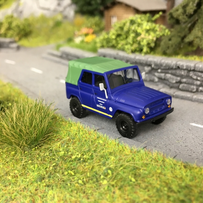 UAZ 469 "THW"-HO 1/87-BUSCH 52108